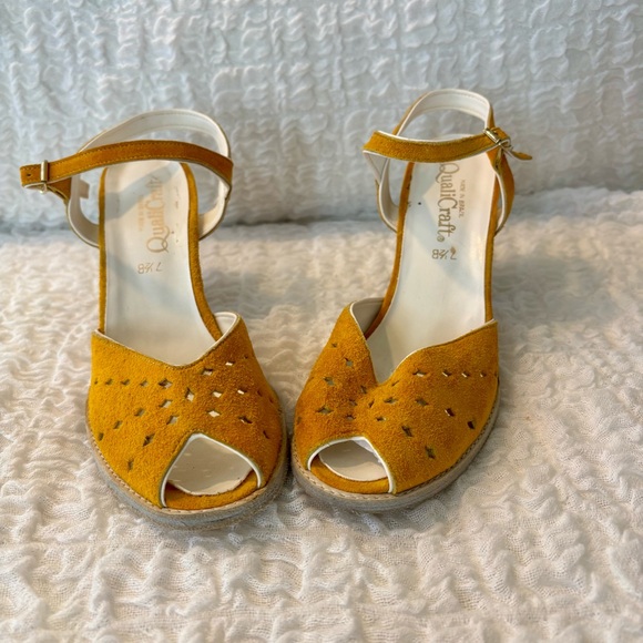 Vintage! Handmade QualiCraft peek-toe leather heels! - Picture 2 of 6